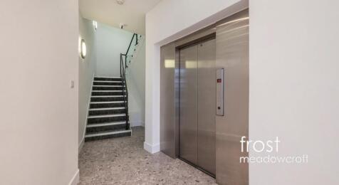 593599 Fulham Rd Fulham SW6 office lift.jpg