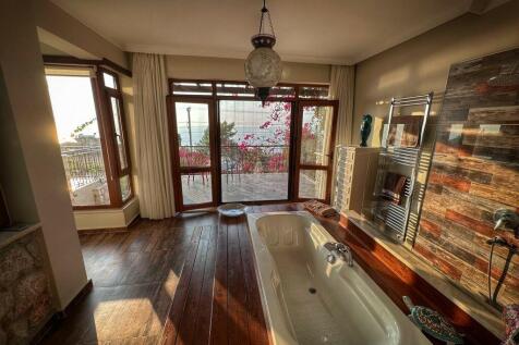 Sunken bath tub