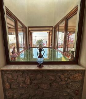Glass atrium floors
