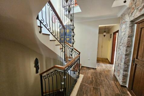 Middle hallway