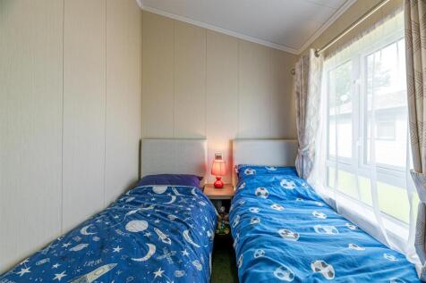 PINE-LODGES-BEDROOM-3B.jpg
