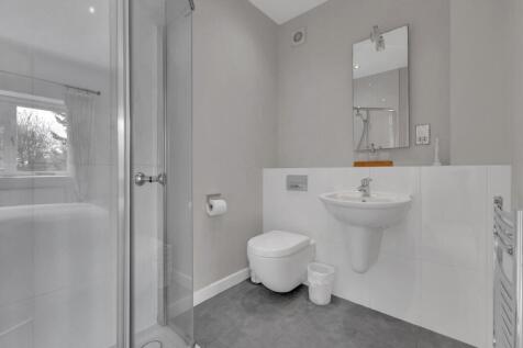 Bedroom 2 (En-suite)