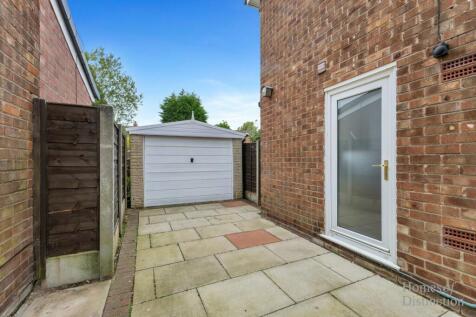 Driveway/Detached Garage