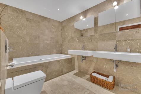 Coach House - Bathroom