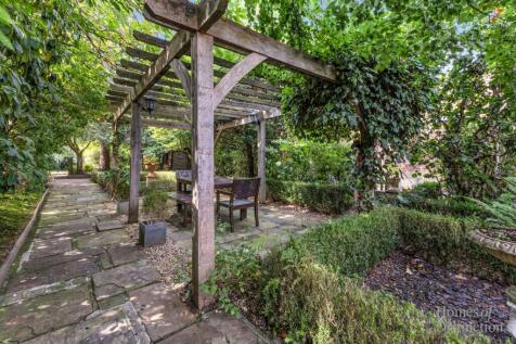 Outdoor Entertainment Area