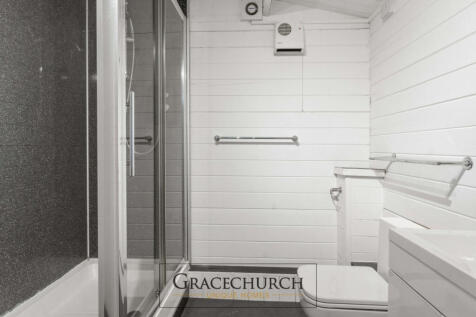 Summer house bathroom