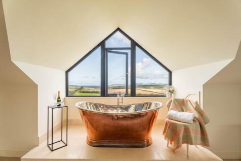 Countryside &amp; Coastal Views from copper bath