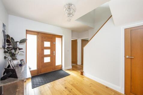 Hallway 01.jpg