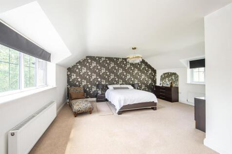 Bedroom 1 - 01.jpg