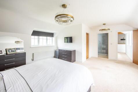 Bedroom 1 - 03.jpg