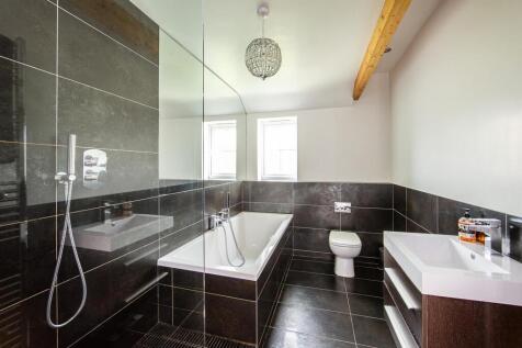 Bathroom.jpg