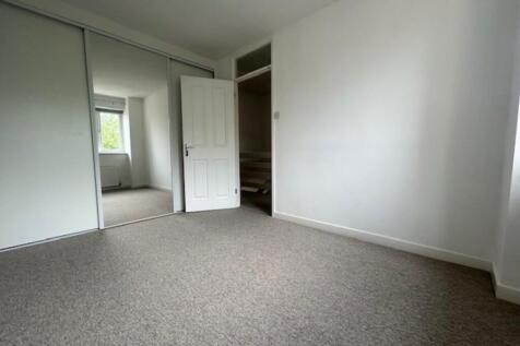 bedroom 1 .