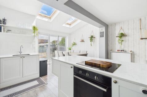 CAM05192G0-PR0105-STILL011