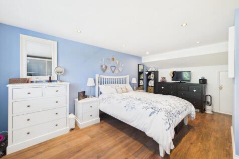 CAM05192G0-PR0129-STILL024