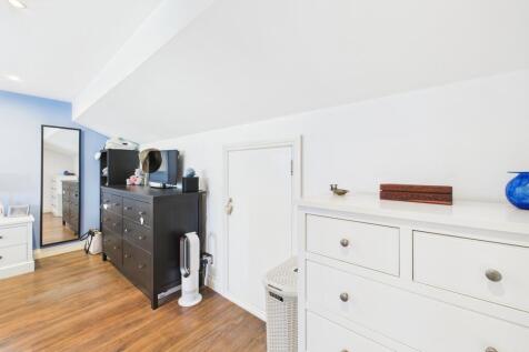 CAM05192G0-PR0129-STILL026