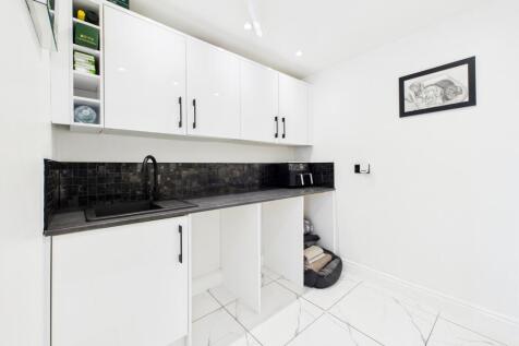 CAM05192G0-PR0146-STILL014