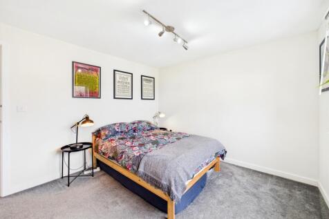 CAM05192G0-PR0137-STILL036