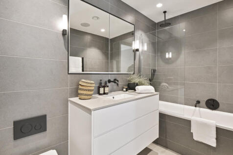 Middle Yard - Plot C2005 (9).JPG