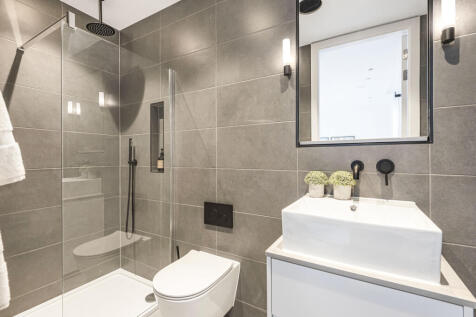 Middle Yard_B2001 (11).jpg