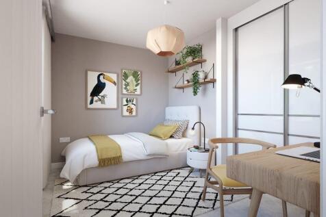 Ideal fourth bedroom or an additional craft room/ home office