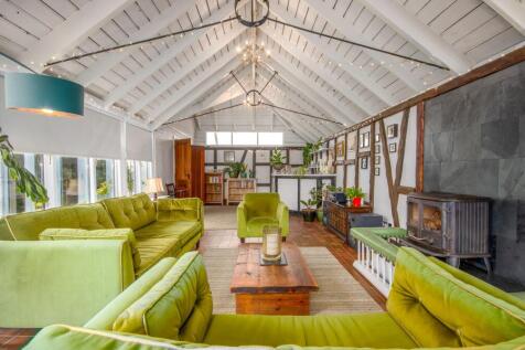 Garden/Entertainment Room