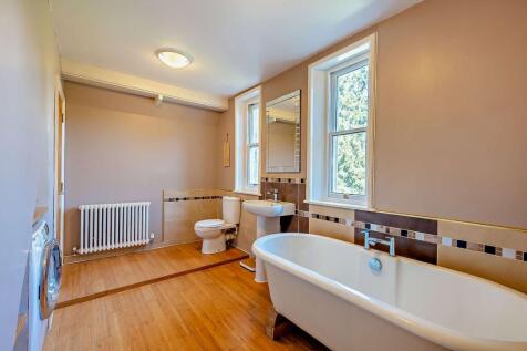 Family Bathroom first floor