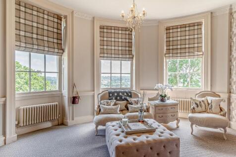 Master Bedroom sitting area