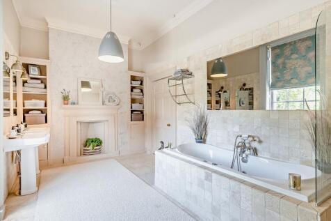 Family Bathroom first floor