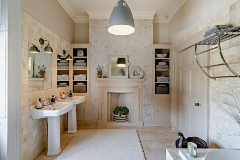 Family bathroom first floor