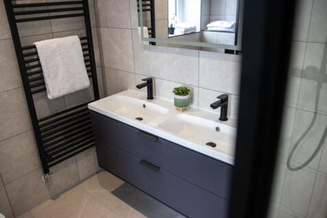 Main ensuite