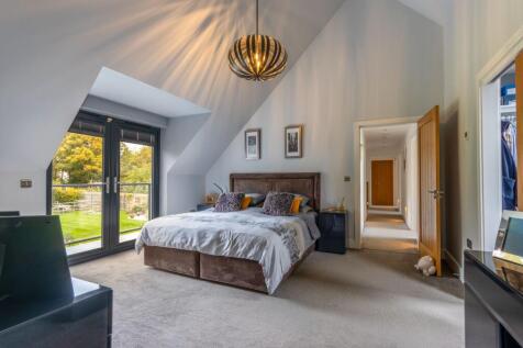 Master Bedroom es suite shower and dressing room