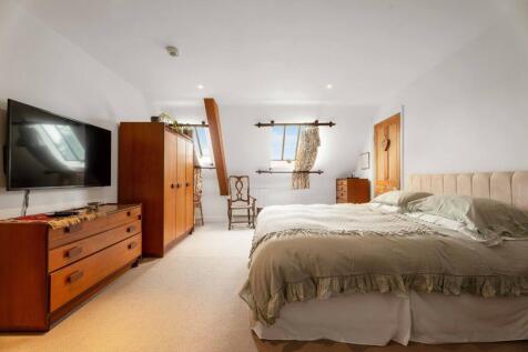 Principal bedroom
