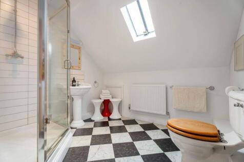 Family shower room