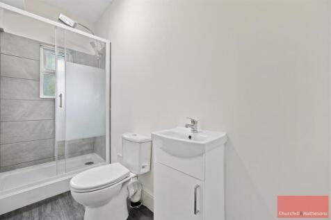 BCCHMA - 24 Old Oak Lane - Bathroom (4).jpg