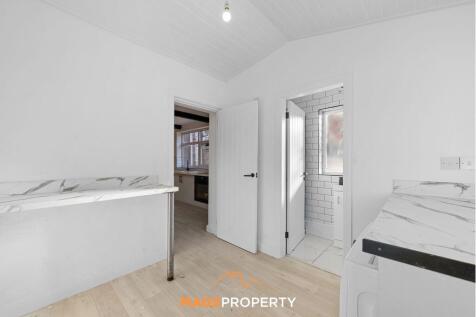 Utility Room/Shower Room