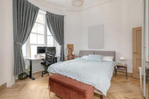 bedroom .jpg