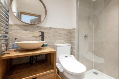 bathroom 2.jpg