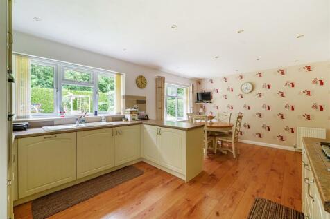 KITCHEN DINING ROOM