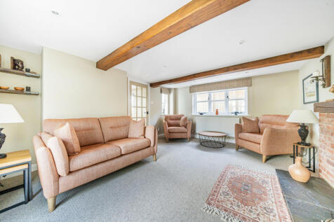 FAMILY LIVING ROOM