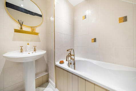 EN-SUITE TO GUEST BEDROOM