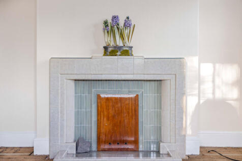 FIREPLACE LIVING ROOM