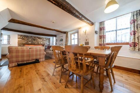 OPEN PLAN LIVING AREA