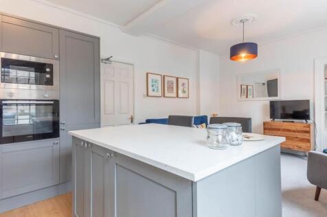 OPEN PLAN LIVING AREA