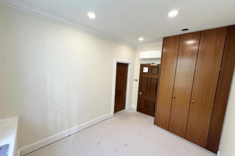 12_LEMAN STREET FIRST FLOOR ROOM 3.jpg