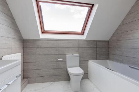 Courville Close, Alveston Bathroom 2.jpg