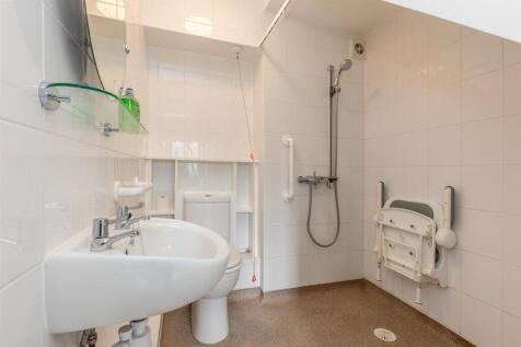 Courville Close, Alveston Wet Room.jpg