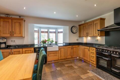 The Lodge, Westbury on Trym Kitchen 3.jpg