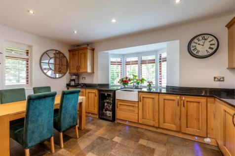 The Lodge, Westbury on Trym Kitchen 5.jpg