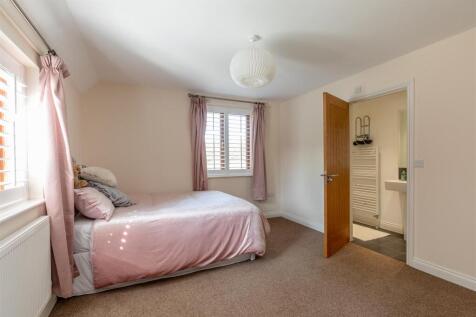 The Lodge, Westbury on Trym Bed 5.jpg