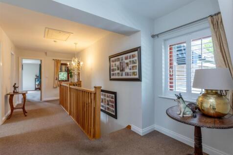 The Lodge, Westbury on Trym Landing 2.jpg